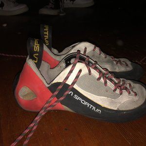 Women's Rock Climbing Gear